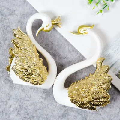Cozi Rumah patung angsa dekorasi meja pajangan rumah hiasan wedding plastik gold silver ruang tamu estetik