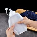 800/1000ml Kitchen Large Capacity Sauce Squeeze Bottle Seasoning Squeeze Spray Bottle. 