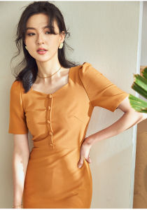 Đầm xòe cam cổ lục giác tay ngắn nút bọc