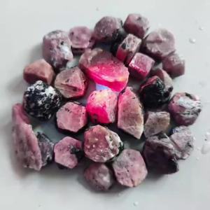 Natural Red Corundum Stone UV Fluorescence Reaction Real Ruby Precious Stone Specimen Mineral Healing Stones Decoration Stone