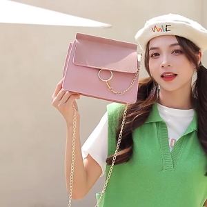 กระเป๋าผู้หญิง 2 ใบ กระเป๋าสี่เหลี่ยมเล็กใหม่ กระเป๋าสะพายข้างเดียว กระเป๋าเล็ก กระเป๋าสไตล์ยุโรปและอเมริกา กระเป๋าคลัทช์