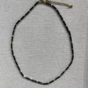 Dây chuyền xương quai xanh nữ thép không gỉ thiết kế độc đáo cao cấp chuỗi hạt thủ công từ đá tự nhiên màu đen phong cách Âu Mỹ xuyên biên giới.