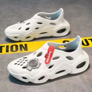 Perforated shoes beach sandals high-end slippers fashion slippers personalized sandals summer sandals outdoor sandals breathable slippers