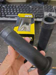 Hand Grip Bulu Universal Kiri Kanan
