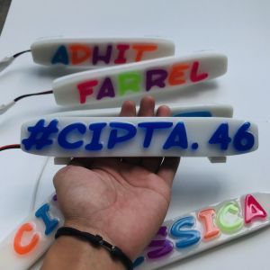 EMBLEM NAMA DENGAN LAMPU LED MENYALA HURUF 3 DIMENSI UNTUK DI DASHBOARD MOBIL ATAU DEKORASI RUMAH