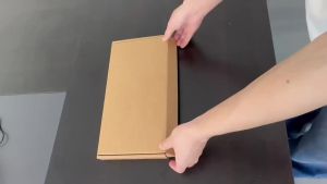 Bộ 2 khung và nắp bảo vệ biển số xe trong suốt màu xám dùng cho cả phía trước và phía sau đi kèm ốc vít và nắp che khung biển số xe ô tô siêu bền phù hợp với hầu hết các loại biển số xe ở Mỹ.