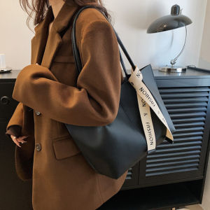 LHSunday สวยถูกใจ ใช้ได้ทุกโอกาส กระเป๋าแฟชั่นงานดีงานปังที่ควรสั่งมาก รุ่นนี้ดี ใบใหญ่ ทรงสวย แต่งานแฟชั่นแบบมีสไตล์สุดๆ ราคาไม่แพงนะ จิ้มเลย