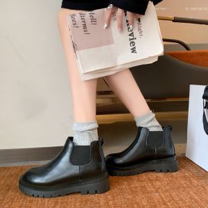 [ส่งเร็วพิเศษ!] ฤดูใบไม้ร่วงปี 2022 รองเท้าแฟชั่นใหม่มาร์ตินสําหรับผู้หญิง รองเท้าหนังสิทธิบัตร รองเท้าบูทกันน้ํานักเรียนพื้นหนารุ่นเกาหลี (4 ซม.)