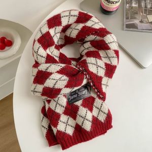 yocky ผ้าพันคอผู้หญิง ผ้าพันคอกันหนาว หนาขึ้น ผ้าพันคอตรวจสอบเพชร ลายสก็อต สไตล์เกาหลีแบบ ผ้าพันคอลายตารางหมากรุก Y2K สง่างามเรียบหรู กันลม ผ้าคลุมไหล่แคชเมียร์ฤดูหนาว ผู้หญิง/ผู้ชาย