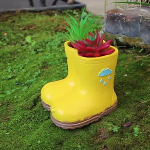 Handmade Yellow Figurine Resin Craft Ornament for Desktop Landscaping Desktop Yellow Decorations Planter Landscaping