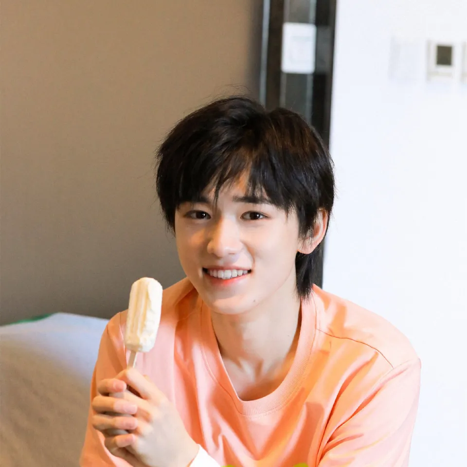 Yuz porno ustida nam mushuk