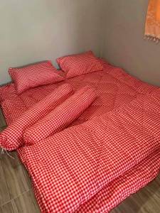 ท็อปเปอร์6ฟุตชุด10ชิ้นTopper6ฟุตพร้อมนอน ชุดใหญ่มีหมอนมีผ้านวม เกรดโรงแรม หนา 4นิ้ว ลายทั่วไป ใยขนห่านเทียม2 ชั้น มีบริการปลายทาง