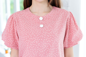 Narinari : MT0307 Button Balloon Sleeve Blouse