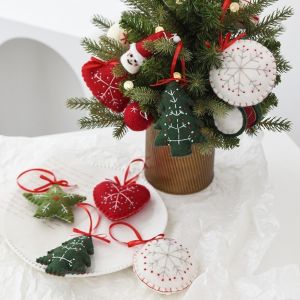 YERZ Ribbon Hangers Wool Felt Ornaments Cute Snowflake Patterns Christmas Hanging Pendant Retro Convenient Hand-Stitched Ornaments Holiday