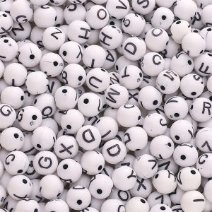 100ชิ้น8มิลลิเมตรพลาสติกอะคริลิคสีสันสดใสลูกปัดตัวอักษรเสน่ห์สำหรับเครื่องประดับทำ DIY มิตรภาพคู่สร้อยคอสร้อยข้อมือสายโทรศัพท์