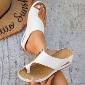 [Free Shipping] 2026 New Plus-Size WomenS Thick-Soled Flip-Flops With Visible Stitching Lightweight Perfect For Vacations And Casual Walks Versatile WomenS Sandals