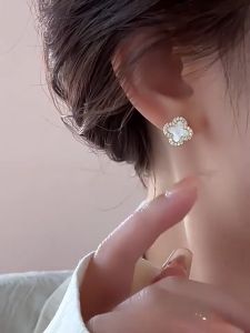 Anting-anting 镶钻四叶花耳环耳钉 Clover Zircon Stud Earrings 女小巧简约冷淡风轻奢小众设计高级 Elegant Minimalist Earrings