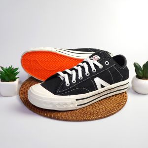 SEPATU AKNA CORVUS WARNA HITAM PUTIH PRIA WANITA