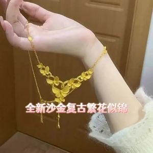 Gold-plated vintage floral necklace with a luxurious floral butterfly design fashionable and light luxury accessory