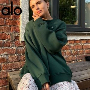 alo เสื้อสเวตเตอร์ผู้หญิงบุขนเก็บความอบอุ่น yoga ยุโรปและอเมริกาคอกลมหลวมฤดูใบไม้ร่วงและฤดูหนาวสีพื้นสตรีทเสื้อสวมหัวชุดโยคะ