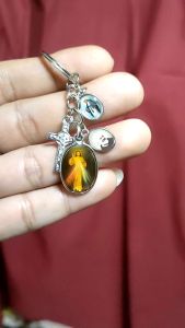 Divine Mercy 1.25 inch Main Medal with 0.5 inch Two Medalit for Key Souvenir A Merciful Image of jesus and His Intercessors