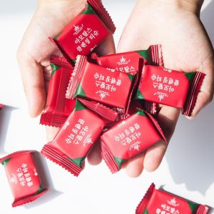 Khăn giấy nén Hàn Quốc thiết kế hình viên kẹo bo tròn đa năng tiện lợi khăn nén du lịch khăn nén đỏ