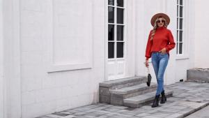 Zeagoo Womens Turtleneck Sweater 2025 Fall Winter Chunky Knit Sweaters Casual Side Slit Pullover Jumper Top