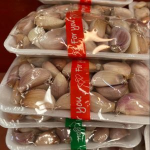 กระเทียม กระเทียมแกะ แกะและแพ็คเรียบร้อย ขนาด100-200กรัม