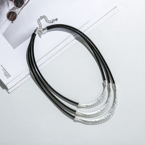 Cross-border new product: vintage European and American style simple multi-layered womens high-end design ins Elegant collarbone chain short necklace