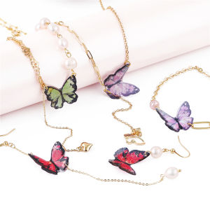 2ชิ้น21X22มิลลิเมตรเรซิ่นที่มีสีสันจี้ผีเสื้อเสน่ห์ลูกปัดสําหรับการทําสร้อยข้อมือ DIY สร้อยคอต่างหูอุปกรณ์เครื่องประดับ