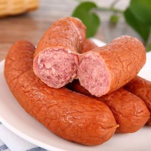 ไส้กรอกแดงภายใต้จานไวน์ไส้กรอกเนื้อสำเร็จรูป 香肠