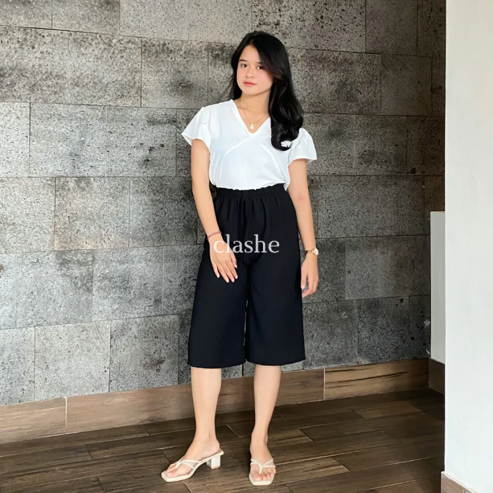 Qizlar va külotlar bir chetga surilgan