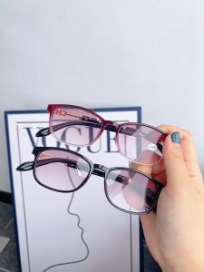 Cermin Mata Retro Dengan Penapis Cahaya Biru Dan Kesan Gradien Sesuai Untuk Lelaki Dan Wanita Pertengahan Umur Dan Warga Emas
