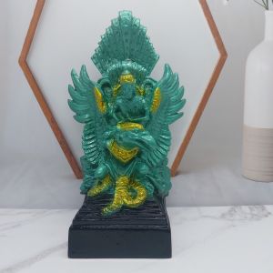 Miniatur pajangan ruang tamu aesthetic patung garuda wisnu kencana GWK Bali warna hijau hitam