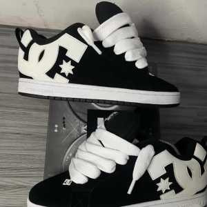 Promo !! sepatu DC court graffic BNIB ready stock COD Sneaker Gemuk murah