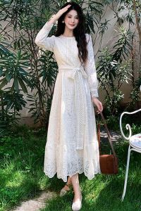 แฟชั่นเดรสลูกไม้แขนยาวผู้หญิงอารมณ์ใหม่กลวงลูกไม้เอว A-line เดรสลูกไม้แขนยาว