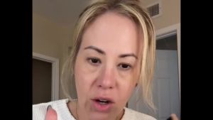 คอนซีลเลอร์ใต้ตา CC ดินสีพร้อมแปรง - คอนซีลเลอร์สีสำหรับรอยคล้ำใต้ตา คอนซีลเลอร์ใต้ตาที่ให้ความชุ่มชื้นเพื่อทำให้สว่างและปกปิดสำหรับผู้หญิงและผู้ชาย # 01 สีพีชอ่อน-กลาง)