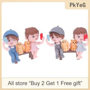 [COD] PkYeG Tool 2Pcs Pair Cute Lovers Taking Selfies On A Stool Cake Decoration Car Ornament Couple Figurines Miniature Craft Fairy Garden Decor