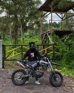 Honda Crf 150l glossy kombinasi bahan chrome custom variasi list stiker