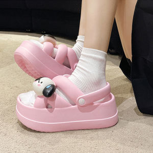 PiShops   มาแรงรองเท้าแตะตัวนูนน้องหมาพื้นหนาแต่งสายรัดส้น มีสายคาด 2 เส้น สีพื้นเรียบๆไม่มีลายสกรีนแต่งตัวง่าย ใส่ได้ทุกโอกาสสาวๆห้ามพลาด