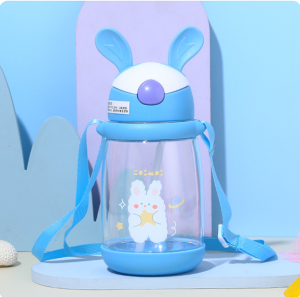 Bình uống nước cho bé 600ml chống tràn hình thỏ màu xanh hồng tím có dây đeo cho bé