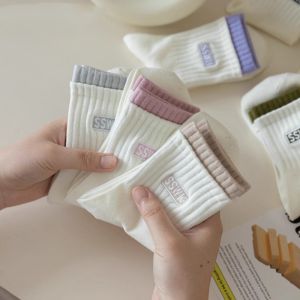 💖LH Shoes💖ถุงเท้าสตรี ถุงเท้ากีฬาผ้าฝ้ายซับเหงื่อสีขาว ถุงเท้าปักอักษรย่อ ถุงเท้าอเนกประสงค์