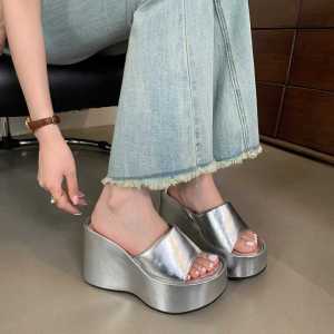 Free Shipping WomenS Casual Summer Sandals With A Thick Sole Fashionable Design Suitable For Outdoor Wear Featuring A Wide Toe Opening And A Height-Enhancing Design