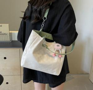 Túi tote nữ túi thời trang kẹp nách đeo vai da in vân phối màu tặng kèm móc gấu Thanhthushop68 024