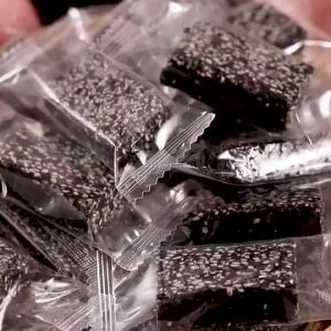 即食甜咸黑芝麻糕独立包装零食 Instant Sweet Salty Black Sesame Cake Individually Packaged Snacks