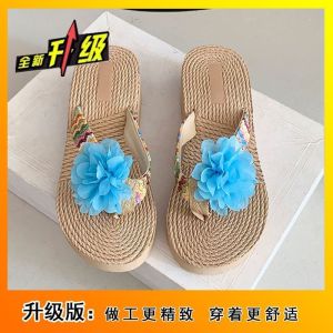 [Free Shipping] New Ethnic-Style Floral Flip-Flops Perfect For Beach Vacations Featuring A Thick Sole And A Wedge Heel For Outdoor Wear