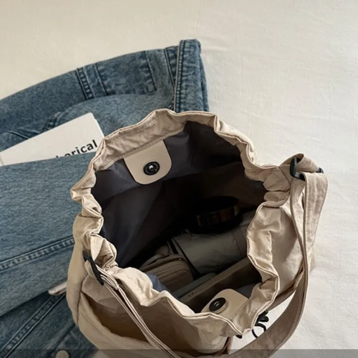 COLOO%20Korean%20Style%20Drawstring%20Bucket%20Bag%20Large%20Capacity%20Crossbody%20Bag%20Nylon%20Shoulder%20Bag%20Fashionable%20Tote%20Bag%20Women%20-%20Image%207