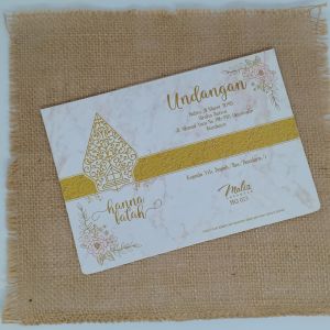 (50 pcs) Undangan Pernikahan Mewah Elegan Bahan Artkarton 230 Tebal Glowsy Model Wayang MQ 073