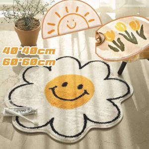 【SunnySpace】พรมดอกเดซี่ ขนนุ่ม มีแผ่นกันลื่น พรมกันลื่น พรมเช็ดเท้าไข่ดาว พรมเช็ดเท้าหน้ายิ้ม พรมนิ่ม พรมเช็ดเท้า KomoreCC
