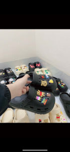 Sục cros nữ kèm charm bear xinh xẻo êm chân thoáng khí chống trơn trượt